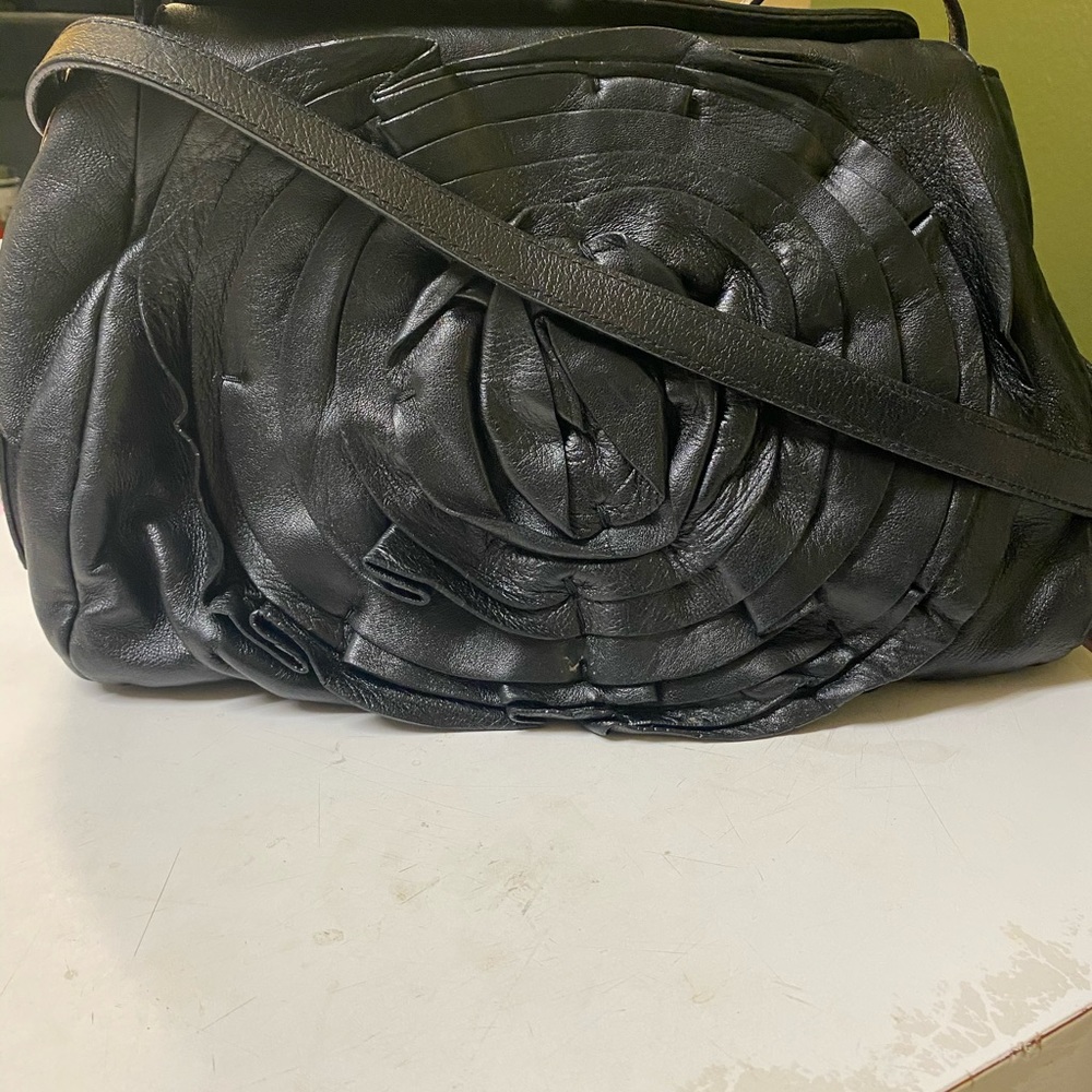 Auth Valentino Garavani Flower petal Motif Shoulder Bag Black soft Leather Italy